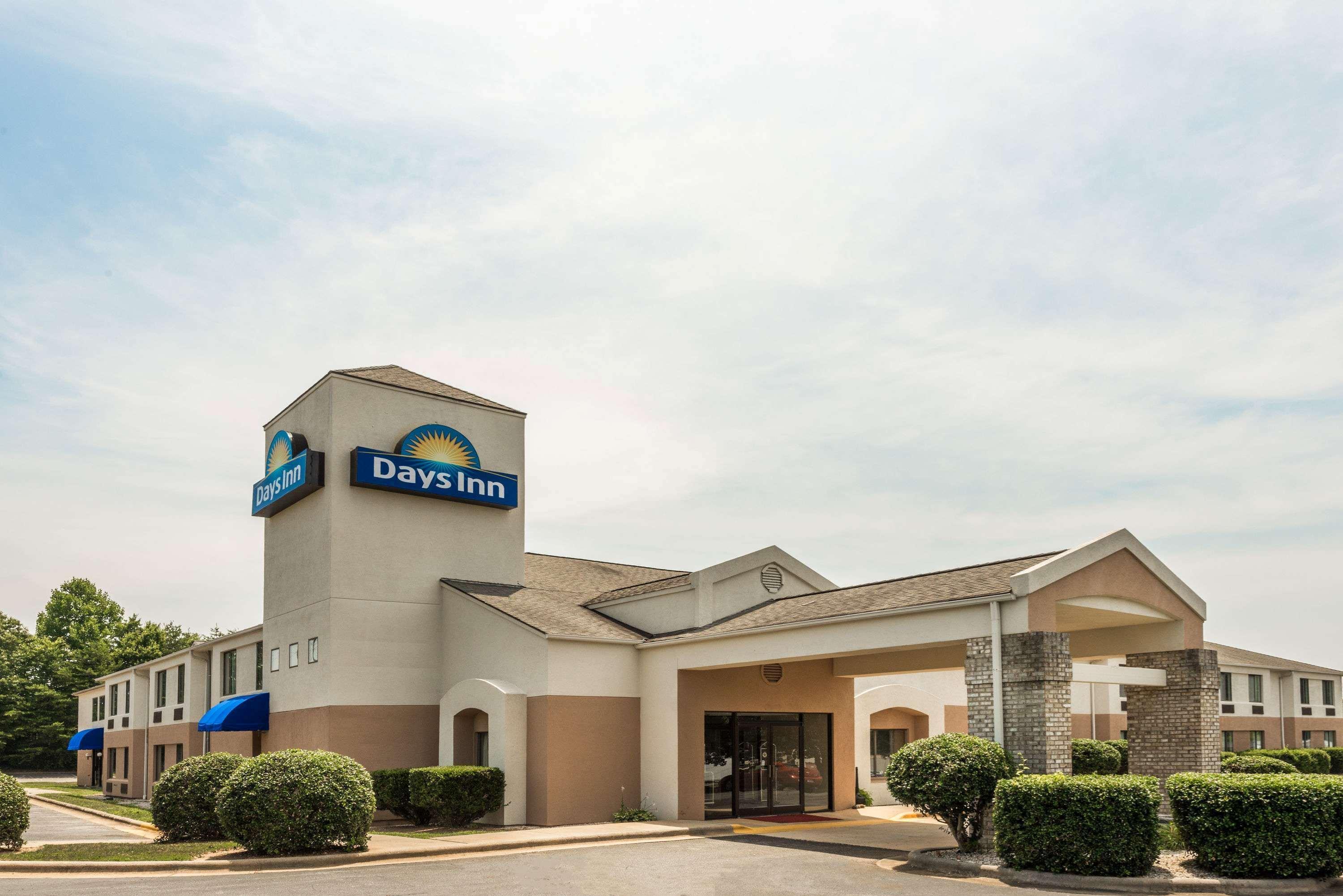 亚德金维尔温德姆戴斯酒店 Yadkinville 外观 照片